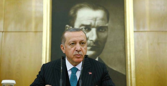 El presidente turco, Recep Tayyip Erdogan, durante una rueda de prensa en Estambul el pasado 27 de marzo de 2018. | EFE
