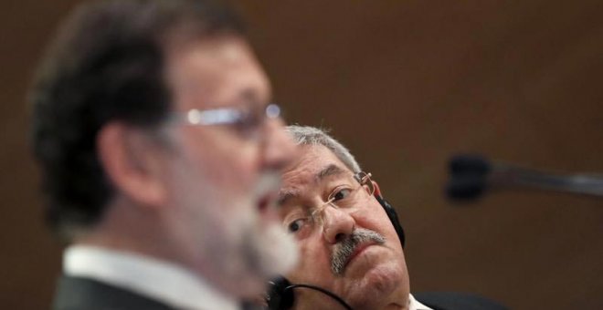 El presidente del Gobierno,Mariano Rajoy,y su homólogo argelino, Ahmed Ouyahia, durante la rueda de prensa conjunta en la VII Cumbre Bilateral Argelia-España. | JAVIER LIZÓN (EFE)