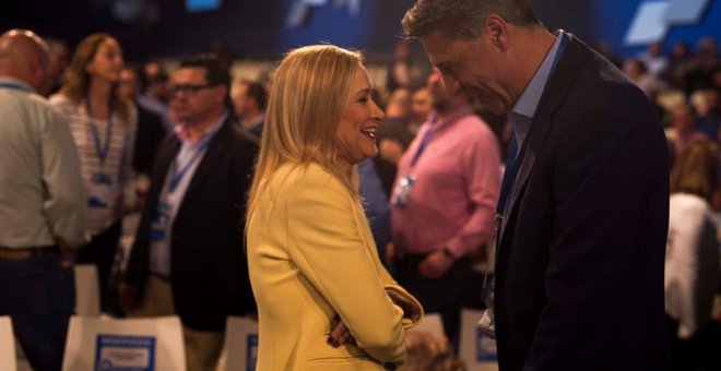 Cristina Cifuentes, junto al presidente del PP en Cataluña, Xavier García Albiol, en la inauguración de la Convención Nacional del PP que se celebra este fin de semana en Sevilla / EFE/Rafa Alcaide