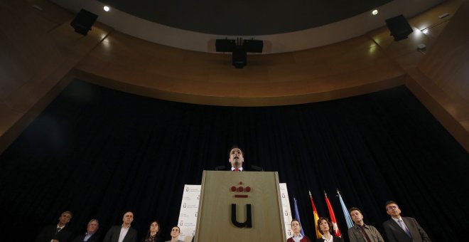 El rector de la Universidad Rey Juan Carlos, Javier Ramos, en rueda de prensa sobre  el máster de la presidenta de Madrid, Cristina Cifuentes.EFE/ Javier Lizón