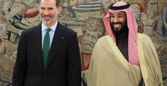 El rey Felipe recibe al príncipe heredero saudí, Mohamed bin Salmán, hoy en el Palacio de la Zarzuela. EFE