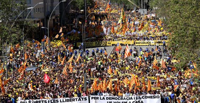 Aspecto de la manifestación en Barcelona. | (ALBERT GEA | REUTERS)