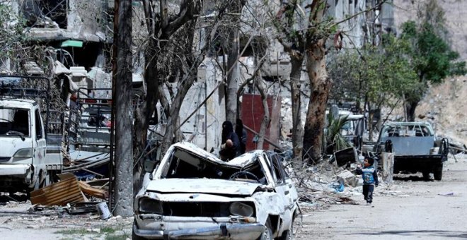 Vista general de una calle en ruinas en Duma, Guta Oriental, cerca de Damasco. - EFE