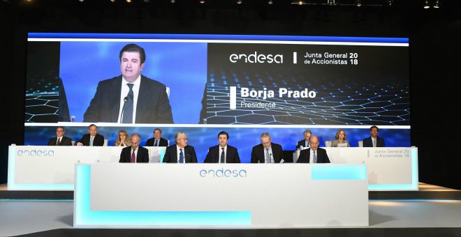El presidente de la compañía de electricidad Endesa, Borja Prado, interviene durante la Junta de accionistas de Endesa, celebrada en Madrid. EFE/ Fernando Villar