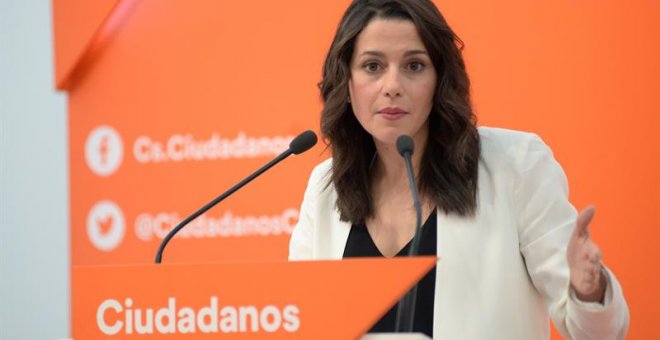 La portavoz de Ciudadanos, Inés Arrimadas, durante una rueda de prensa/EFE