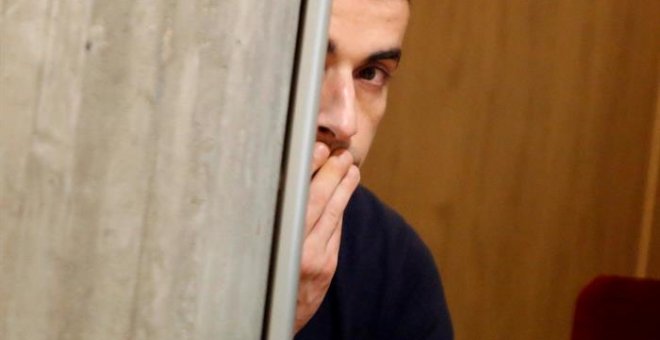 El joven acusado de causar la muerte de su pareja tras golpearla repetidamente en septiembre de 2015 en Vigo, Diego P.A. EFE / Salvador Sas