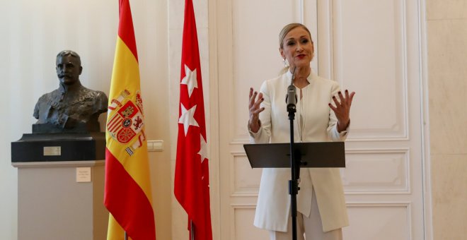 La presidenta de la Comunidad de Madrid, Cristina Cifuentes, durante su comparecencia para anunciar su dimisión, en la sede de la Presidencia, en la madrileña Puerta del Sol.. REUTERS/Susana Vera