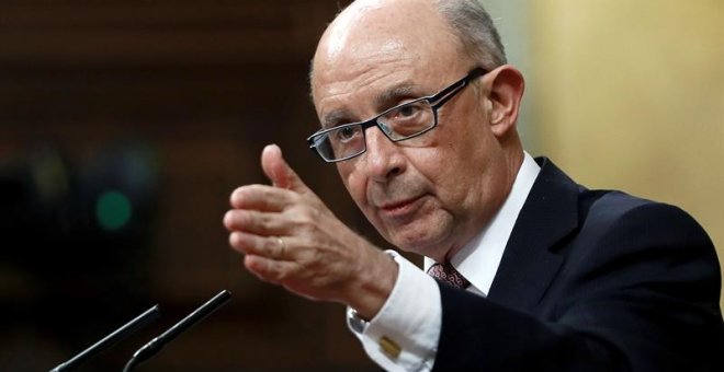 El ministro de Hacienda y Función Publica, Cristóbal Montoro, durante su intervención en el debate de totalidad a los Presupuestos Generales del Estado de 2018/EFE