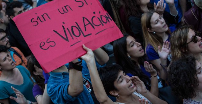 Una de la pancartas durante la manifestación en Madrid por la sentencia a los jóvenes de 'la manada', condenados por abusos sexuales a una chica en Pamplona.- JAIRO VARGAS