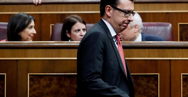 El ministro de Economía, Román Escolano, durante la primera sesión del primer día de debate de totalidad a los Presupuestos Generales del Estado de 2018, en el Congreso. EFE/Mariscal