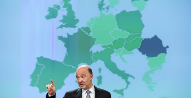 El comisionado de la UE para Asuntos Económicos y Financieros presenta las previsiones económicas de la UE durante una conferencia de prensa/Reuters