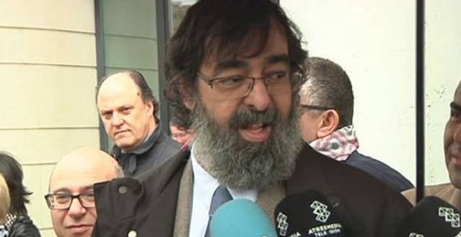 El juez Ricardo González a las puertas de la Audiencia de Navarra, en una imagen de televisión.