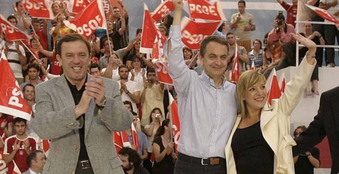 Joan Ignasi Pla, Zapatero y Etelvina Andreu, en un mitin en 2007. / EFE