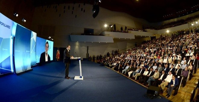 El presidente del Gobierno y del PP, mariano Rajoy, en el acto político en el Auditorio de la Diputación de Alicante (ADDA). E.P.