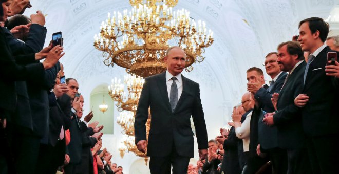 Vladimir Putin pasea antes de la ceremonia de toma de posesión de su cuarto mandato como presidente de Rusia. /REUTERS