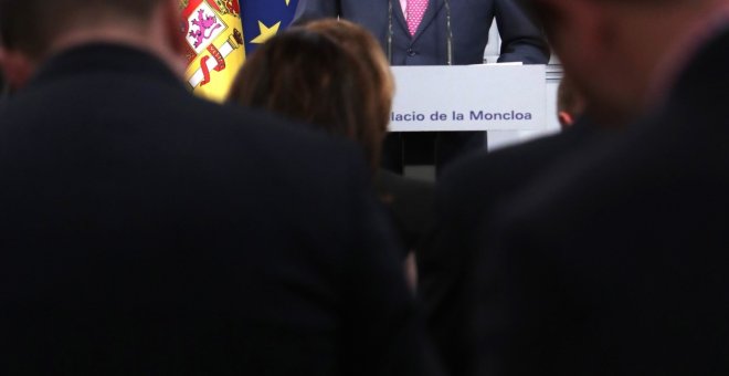 El portavoz del Gobierno, Íñigo Méndez de Vigo, en la rueda de prensa tras la reunión extraordinaria del Consejo de Ministros. EFE/Zipi