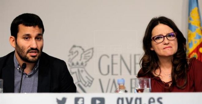 El conseller de Educación Vicent Marzá junto a la vicepresidenta y portavoz del Gobierno valenciano, Mónica Oltra. / EFE