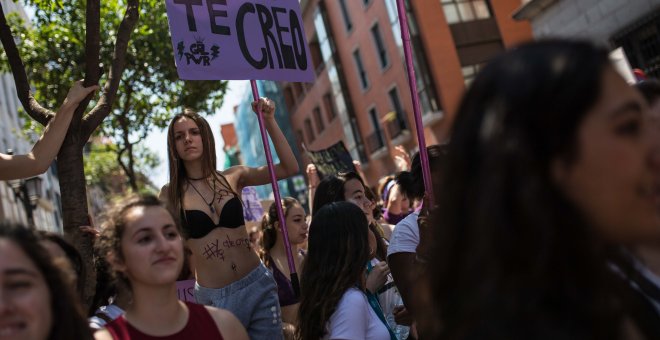 Miles de estudiantes se manifiestan frente al Ministerio de Justicia, en Madrid, contra la sentencia a 'La Manada'.-JAIRO VARGAS