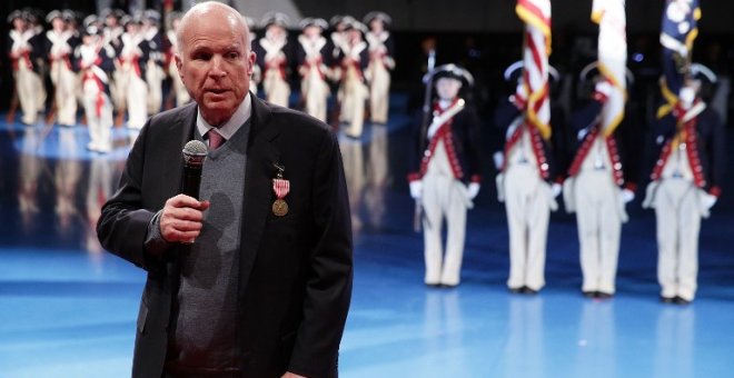 Fotografía de archivo del senador republicano John McCain. - AFP