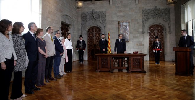 QUim Torra pren possessió com a president de la Generalitat en un acte de format reduït, amb el president del Parlament, el secretari del Govern i familiars convidats. EFE / Alberto Estévez