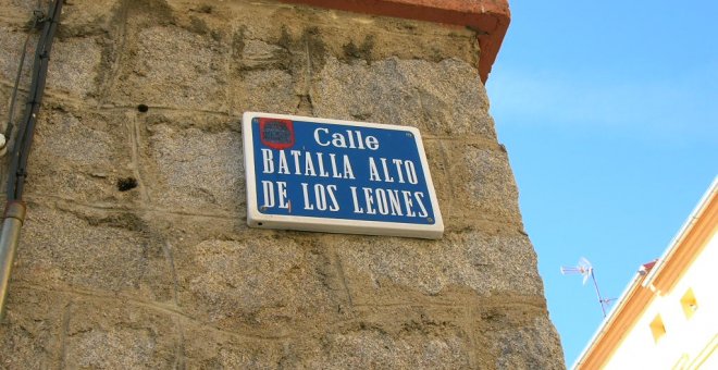 Placa de la Calle Alto de los Leones, en Ávila. / Foro por la memoria