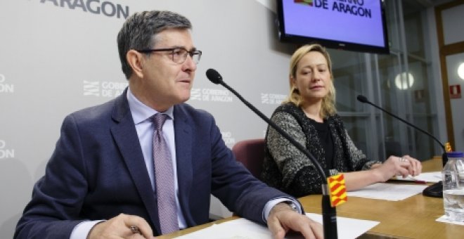 El consejero de Presidencia y portavoz del Gobierno de Aragón, Vicente Guillén, y la responsable de Economía, Industria y Empleo, Marta Gastón.