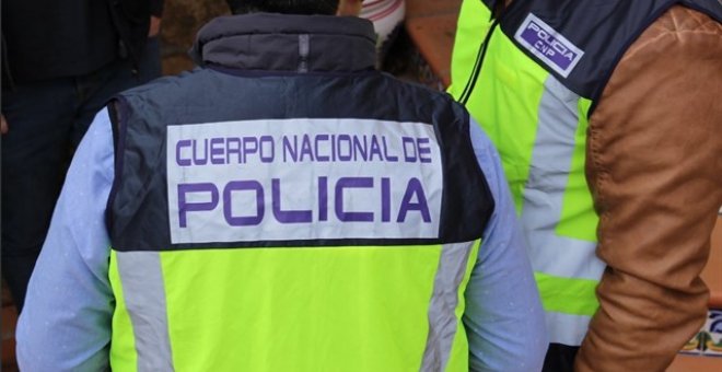 Un agente de policía en Valencia. JEFATURA SUPERIOR POLICÍA COMUNITAT VALENCIANA