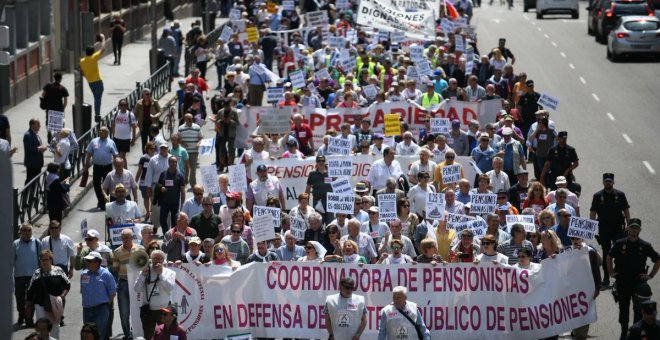 Miles de personas marchan en Madrid contra la precariedad y la corrupción. TWITTER/@IntersindicalV