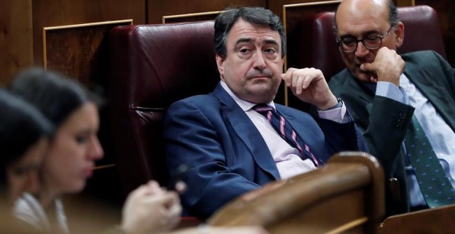 El portavoz del PNV en el Congreso, Aitor Esteban, durante el pleno del Congreso de los Diputados. - EFE