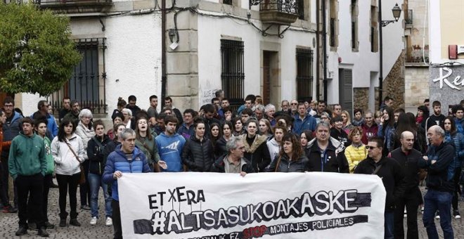 Concentración en Altsasu contra la detención de los cuatro jóvenes. - EFE