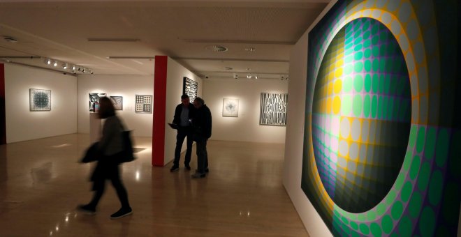 Este jueves el Museo Thyssen inaugura una gran exposición dedicada al padre del movimiento “Op Art” este movimiento, Víctor Vasarely. EFE