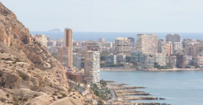 Imagen de edificios en la costa alicantina, en Albufereta. / Sinc