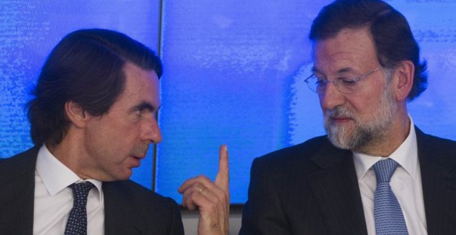 Aznar levantando el dedo a Don Mariano