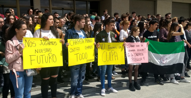 Estudiantes de Extremadura protestan por la repetición de la EBAU/@EstudiantesBdjz
