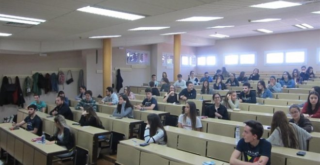 Estudiantes extremeños durante las pruebas de la EBAU. EUROPA PRESS