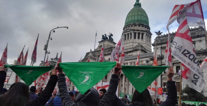 Concentración en la Plaza del Congreso de Buenos Aires, durante el debate de la ley de interrupción del embarazo en el Parlamento argentino. S.R.