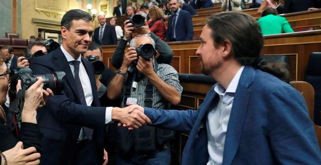 Pedro Sánchez e Pablo Iglesias el día de la moción de censura  / EFE