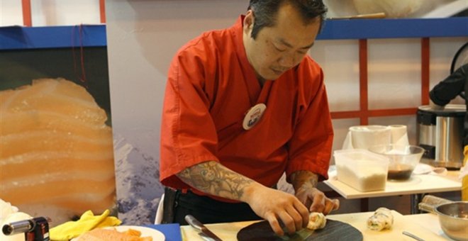Cocinero de un restaurante de comida japonesa. E.P.