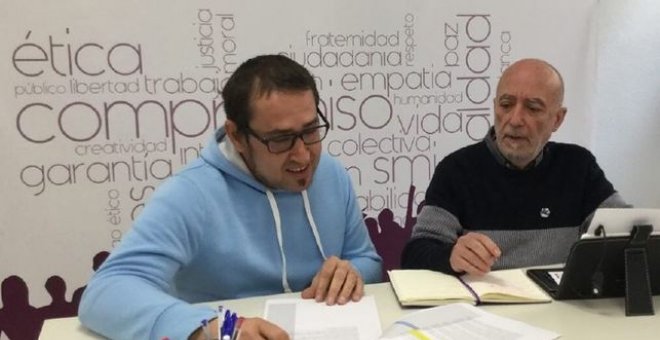 Kiko Garrido, secretario general de Podemos en La Rioja y Miguel Reinares. / EUROPA PRESS