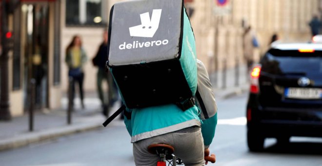 Un trabajador de Deliveroo. REUTERS/Charles Platiau