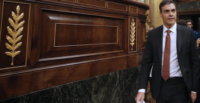 El presidente del gobierno Pedro Sánchez, a su llegada a la sesión de control en el Congreso de los Diputados.EFE/Javier Lizón