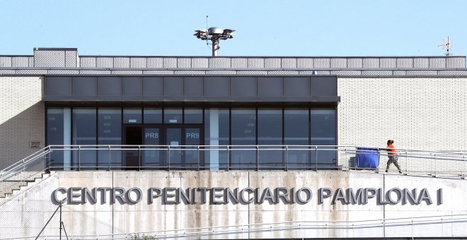 Imagen del exterior de la cárcel de Pamplona donde se encuentras tres de Los cinco miembros de la Manada. EFE/Villar López