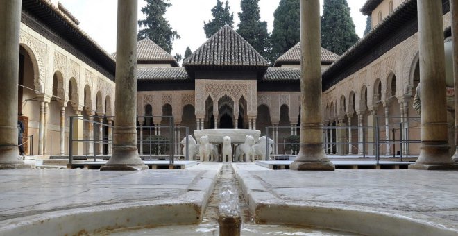 El Patio de los Leones de la Alhambra de Granada. EFE