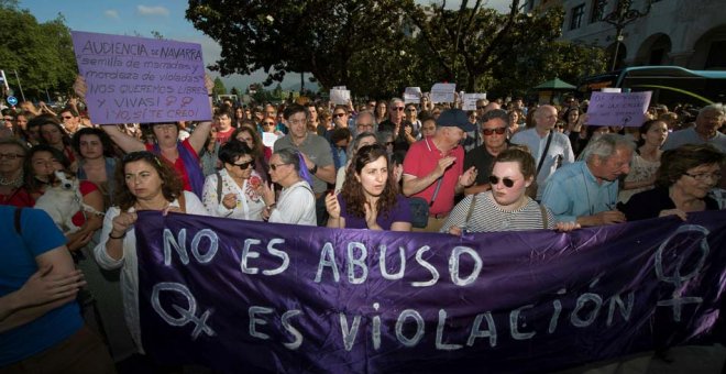 Manifestación en Santander en protesta por la puesta en libertad de 'La Manada'. (PEDRO PUENTE HOYOS | EFE)