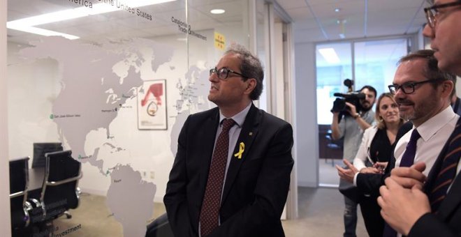 27/06/2018.- El presidente de la Generalitat de Cataluña, Quim Torra (c), visita las instalaciones de ACCIÓ, la oficina comercial del gobierno regional catalán, hoy, miércoles 27 de junio de 2018, en Washington, DC (EE.UU.). Torra calificó hoy de "indecen