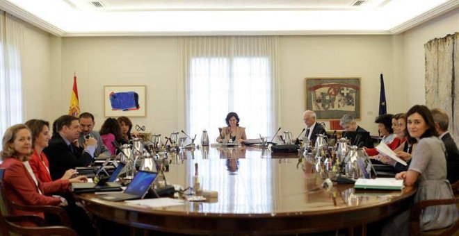 La vicepresidenta del Gobierno, Carmen Calvo, presidió la reunión del Consejo de Ministros celebrada este viernes, 29 de junio en Moncloa. (CÉSAR P. SENDRA)