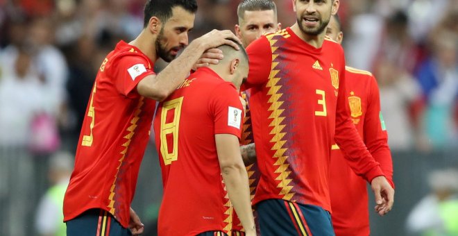 Los jugadores de la selección española tras quedar eliminados frente a Rusia en los penaltis. -REUTERS