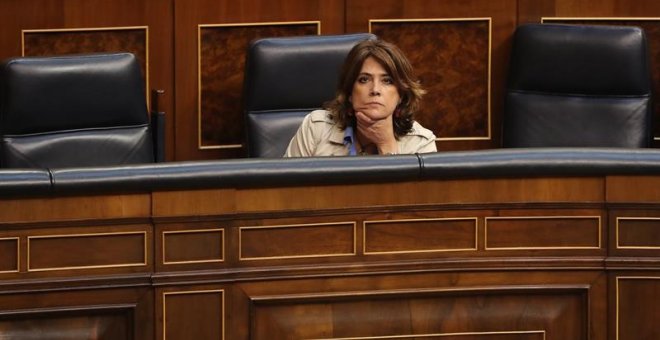 27/06/2018.- La ministra de Justicia, Dolores Delgado, durante el pleno del Congreso en el que ha comparecido el presidente del Gobierno, Pedro Sánchez, para informar sobre el próximo Consejo Europeo. EFE/Ballesteros