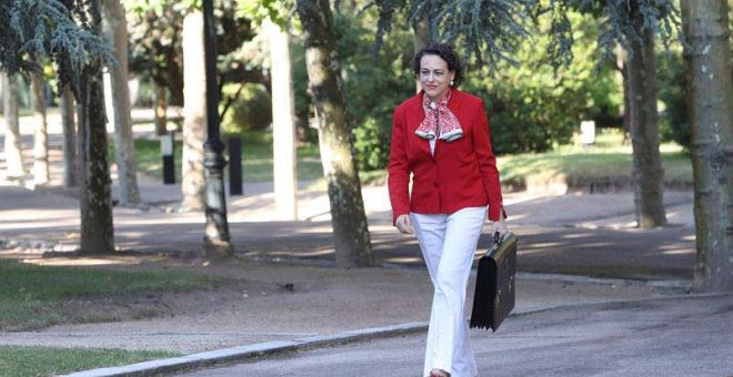 La ministra de Trabajo Magdalena Valerio, a su llegada al Palacio de la Moncloa para asistir a un Consejo de ministros. (EFE)