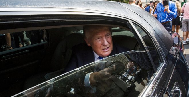 Trump en una limusina durante la campaña presidencial en 2015. /REUTERS